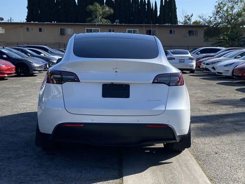 Used 2022 Tesla Model Y Long Range image 3