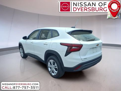 Used 2026 Chevrolet Trax LS FWD image 5