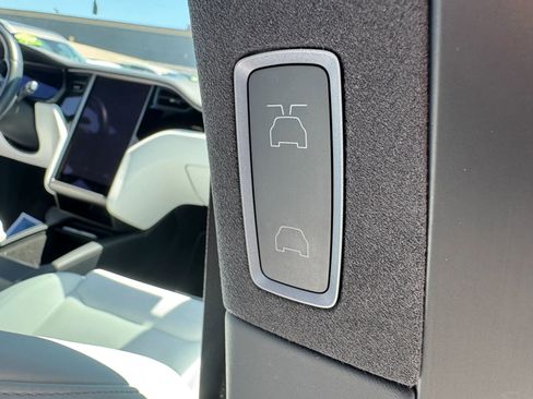 Used 2020 Tesla Model X Long Range AWD/4WD image 18