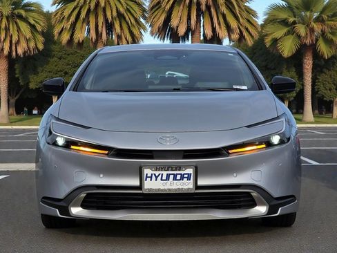 Used 2023 Toyota Prius Prime Premium image 3