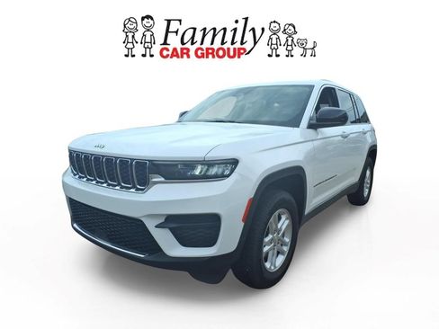 Used 2023 Jeep Grand Cherokee Laredo RWD image 1