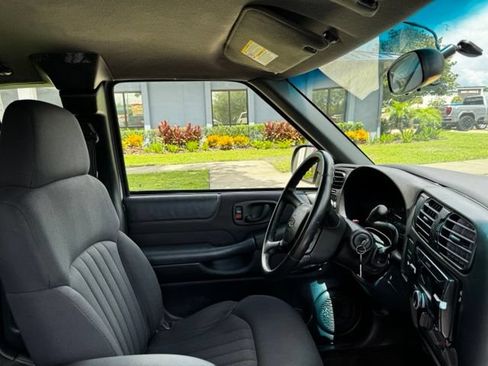 Used 2003 Chevrolet S10 Pickup LS RWD image 9
