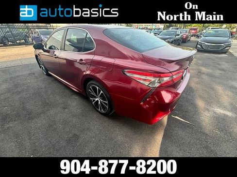 Used 2018 Toyota Camry SE w/ Moonroof Package FWD image 3