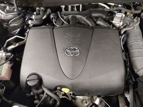 Used 2021 Toyota Highlander L image 30