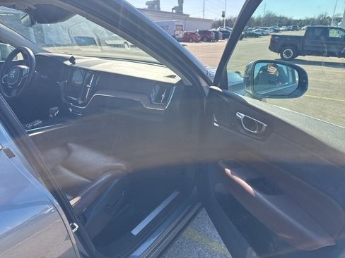 Used 2019 Volvo XC60 T5 Inscription w/ Protection Package Premier image 21
