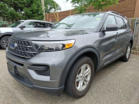 Used 2023 Ford Explorer XLT AWD/4WD image 1