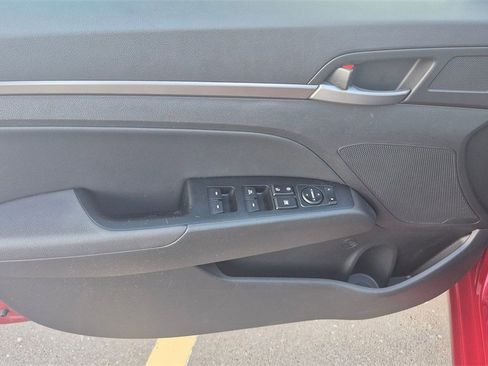 Used 2017 Hyundai Elantra Limited image 7