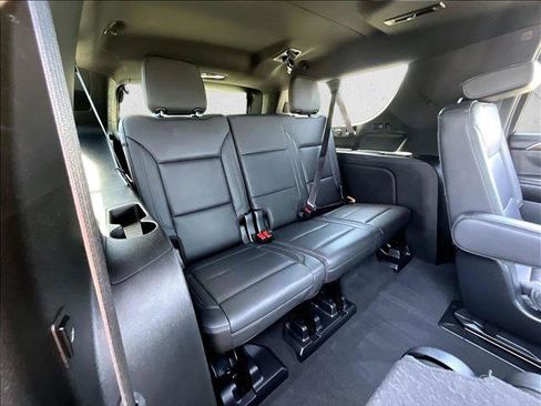 Used 2022 Chevrolet Suburban LT w/ LT Signature Package RWD image 30
