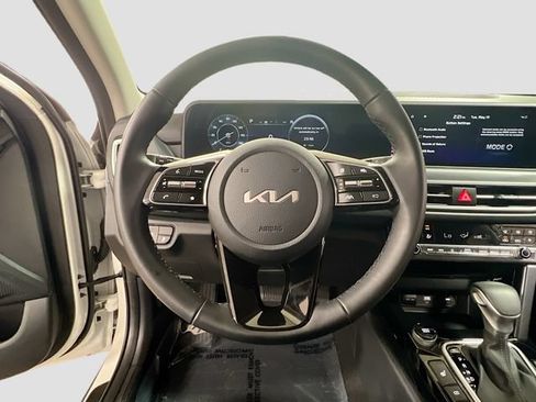 Certified 2025 Kia Seltos EX FWD image 11