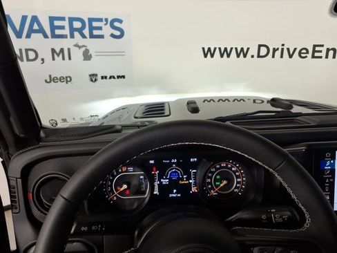 Used 2025 Jeep Gladiator Rubicon AWD/4WD image 26