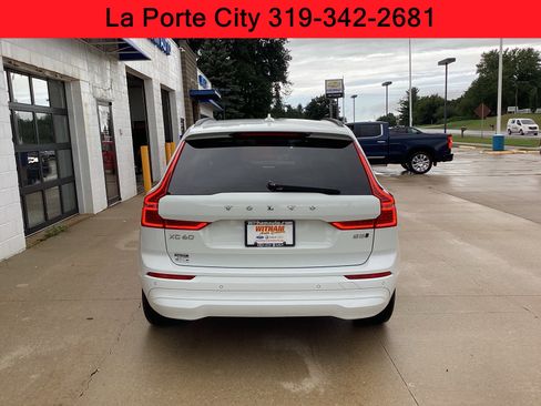 Used 2022 Volvo XC60 B5 Momentum AWD/4WD image 3