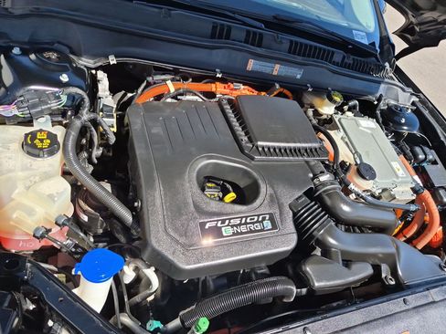 Used 2017 Ford Fusion Energi Titanium FWD image 36