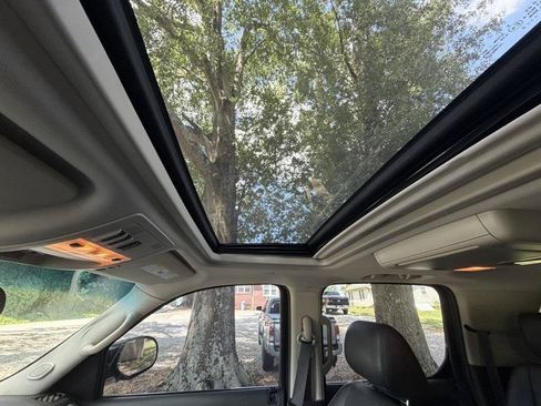 Used 2012 Cadillac Escalade ESV Premium AWD/4WD image 19