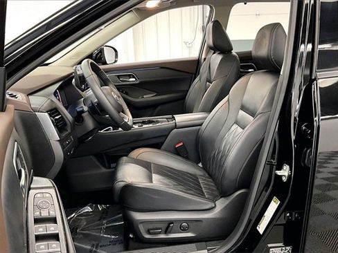 Used 2023 Nissan Rogue Platinum w/ Platinum Premium Package image 19