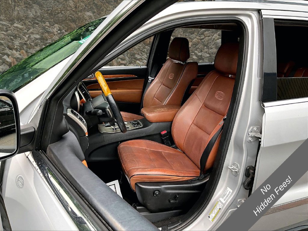 Used 2013 Jeep Grand Cherokee Overland w/ Advance Technology Group AWD/4WD image 18