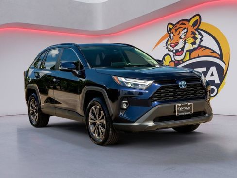 Used 2022 Toyota RAV4 XLE Premium AWD/4WD image 3