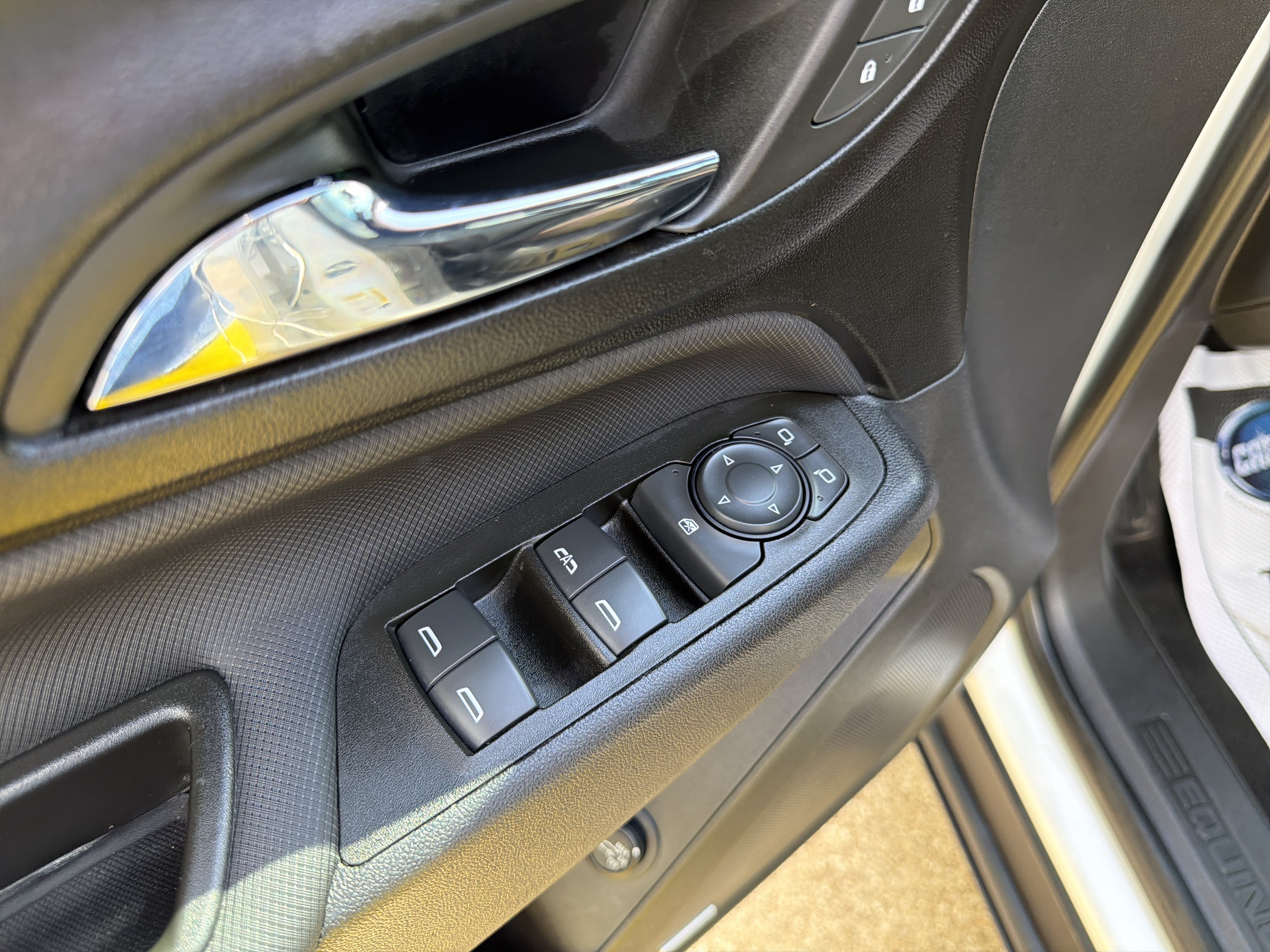 Used 2023 Chevrolet Equinox RS w/ RS Leather Package FWD image 11