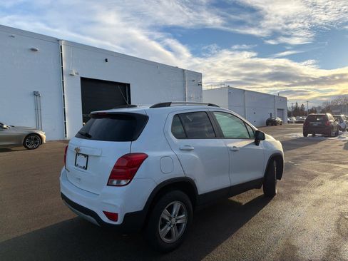 Used 2022 Chevrolet Trax LT w/ LT Convenience Package image 4