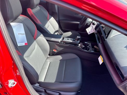 Certified 2025 Toyota Prius Plug-In Hybrid image 26