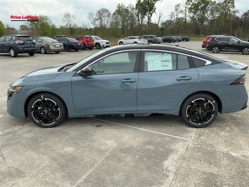 New 2026 Nissan Sentra SR w/ Floor Mat Package FWD image 6