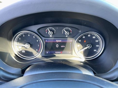 Used 2020 Buick Enclave Essence image 17