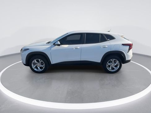 Used 2025 Chevrolet Trax LS w/ LS Convenience Package FWD image 5