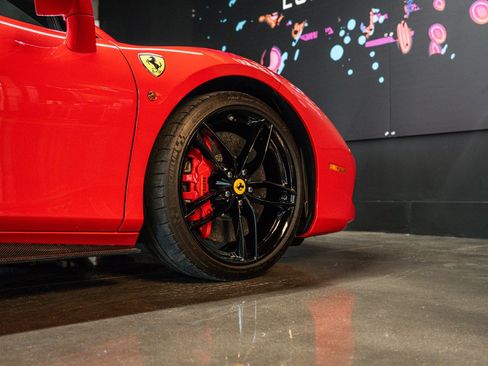Used 2018 Ferrari 488 Spider RWD image 18