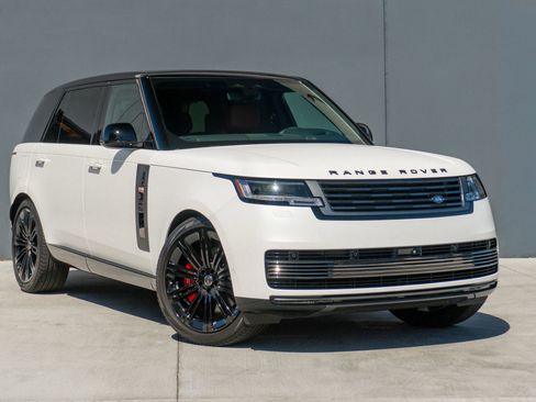 Used 2024 Land Rover Range Rover SV AWD/4WD image 5