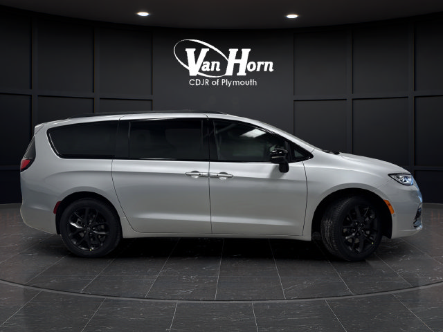 New 2026 Chrysler Pacifica Select w/ S Appearance Package AWD/4WD image 2