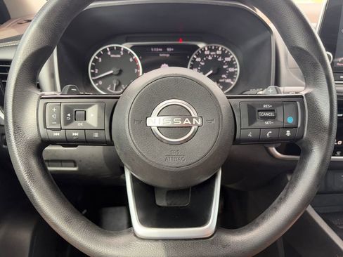 Used 2022 Nissan Rogue SV FWD image 11
