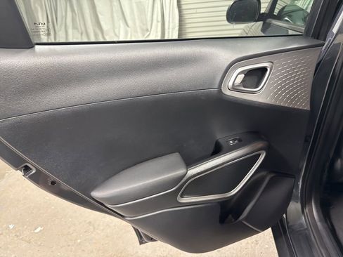 Used 2024 Kia Soul LX w/ Option Group 015 image 16