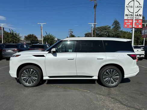 New 2027 INFINITI QX80 Luxe RWD image 3