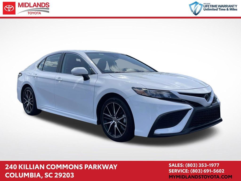 Used 2024 Toyota Camry SE w/ Convenience Package FWD image 1