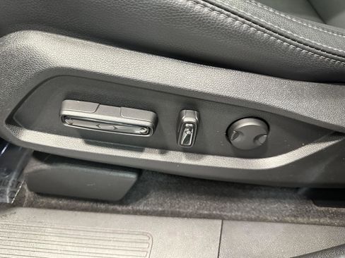 Certified 2025 Honda Pilot Touring image 16