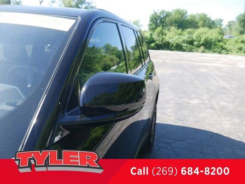Used 2022 Jeep Grand Cherokee Trailhawk AWD/4WD image 11