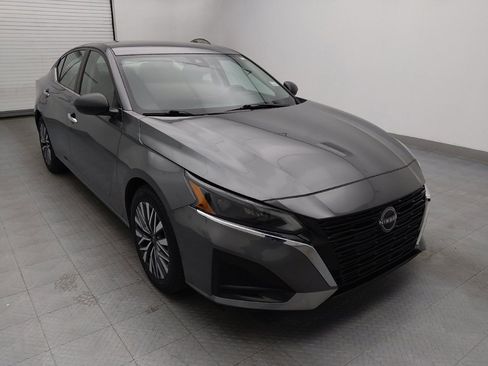Used 2024 Nissan Altima 2.5 SV image 13