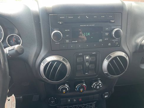 Used 2017 Jeep Wrangler Unlimited Sport w/ Quick Order Package 24S AWD/4WD image 18
