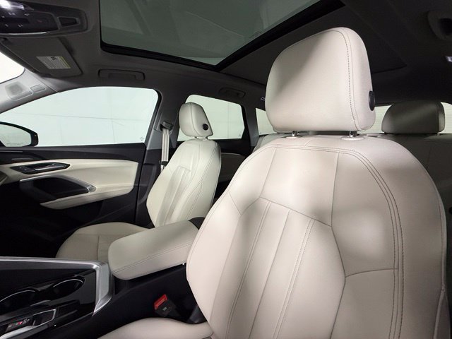 Used 2025 Audi Q5 Premium Plus w/ Premium Plus AWD/4WD image 5