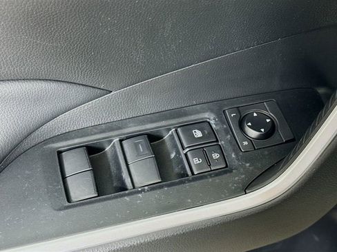 Used 2023 Toyota RAV4 LE image 13