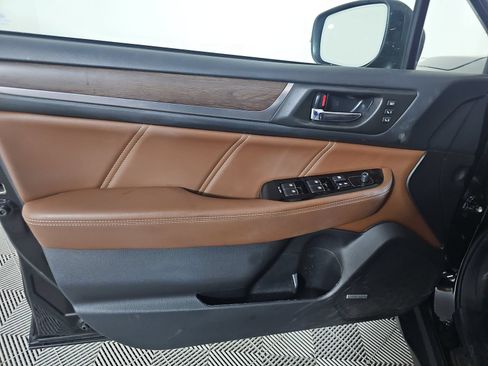 Used 2018 Subaru Outback 3.6R Touring AWD/4WD image 11