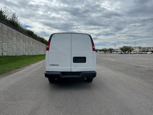 Used 2017 Chevrolet Express 2500 image 4
