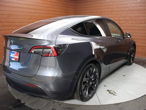 Used 2022 Tesla Model Y Performance image 16
