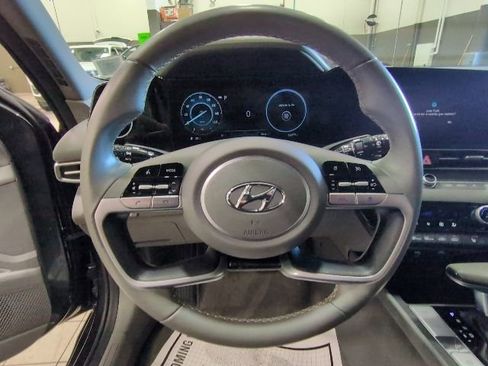 Used 2023 Hyundai Elantra SEL w/ Convenience Package FWD image 6