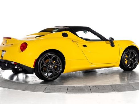 Used 2016 Alfa Romeo 4C Spider w/ Spider Track Package 4 RWD image 8