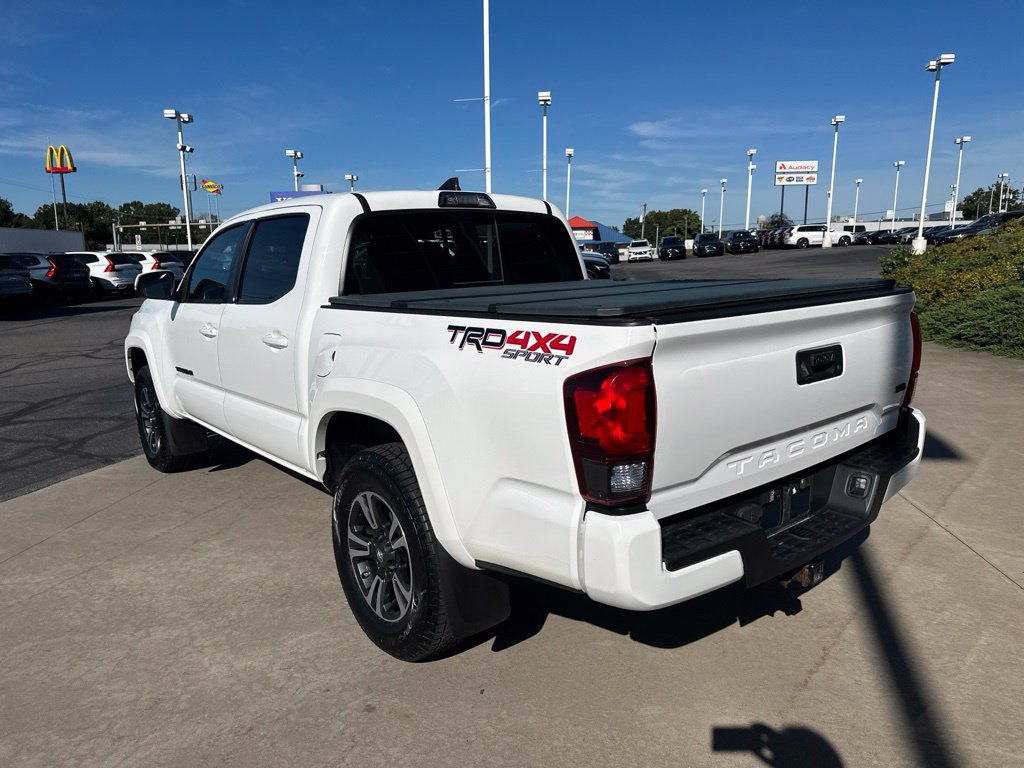 Used 2019 Toyota Tacoma TRD Sport AWD/4WD image 9