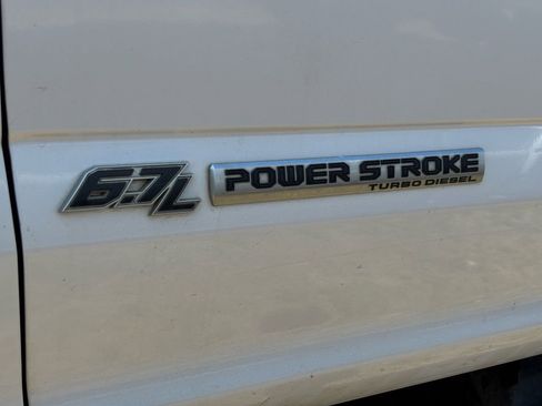 Used 2019 Ford F250 Lariat w/ Lariat Ultimate Package AWD/4WD image 6
