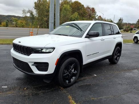 New 2025 Jeep Grand Cherokee Altitude image 5