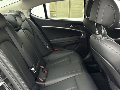 Used 2022 Genesis G70 2.0T image 33