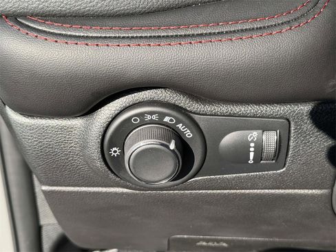 Used 2025 Dodge Durango GT image 28