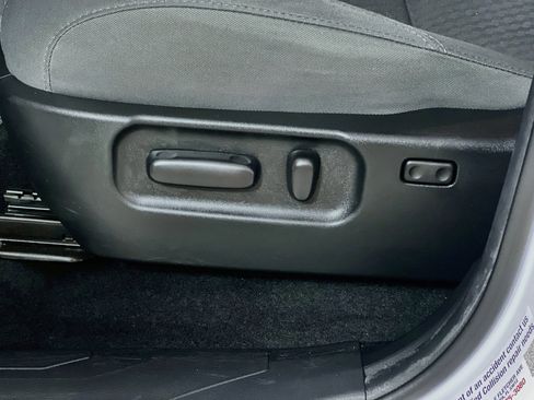 Used 2022 Toyota Tacoma SR5 w/ Technology Package RWD image 16
